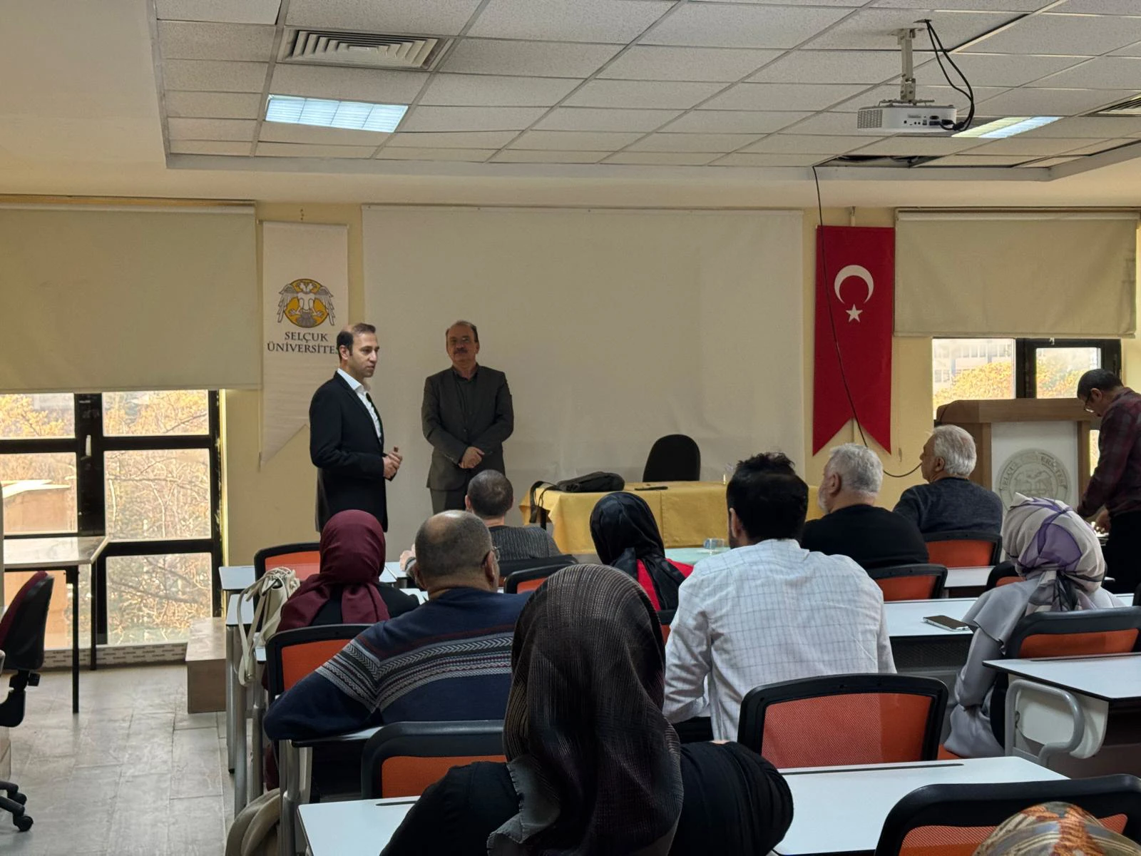 Kütüphanemizde "Kütüphanede Çalışmak" Konulu Hizmet İçi Eğitim Gerçekleştirildi